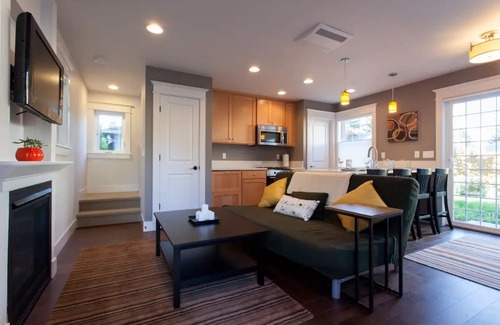 Rose City Park House | Cottage featuring lots of room, parking, and easy access to the best of Portland
