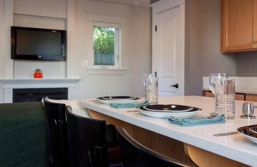 Rose City Park House | Cottage featuring lots of room, parking, and easy access to the best of Portland