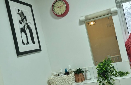 Waterlooville House | Cottage Feel By The Sea, 11mins drive to the Seafront