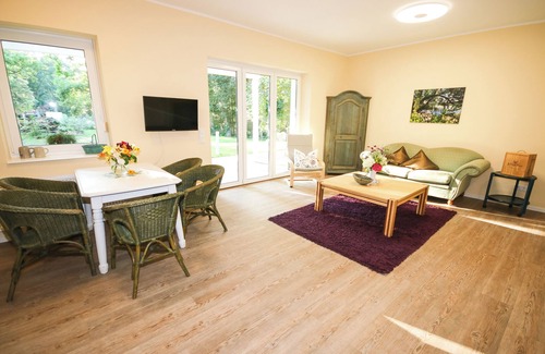 Oberhavel Condo | Cottage. Ferienwohnung. Rietet Seenähe, Erholung, Ruhe und Tierfreundlichkeit