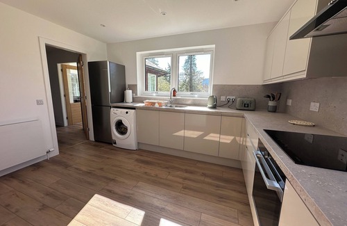 West Laroch Cottage | Cottage for 8 - ideally located between Glencoe and Fort William close to shore.