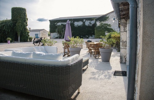 Thenac Cottage | Cottage for 8 persons in the heart of a vineyard at Thenac, Dordogne