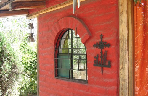 Pifo Cabin | Cottage for 4 people in large garden with patio and parking