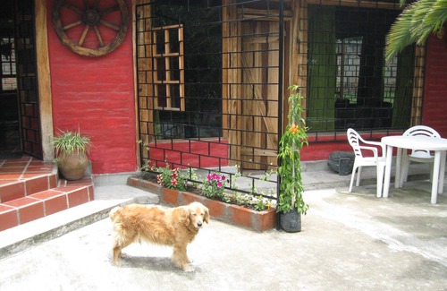 Pifo Cabin | Cottage for 4 people in large garden with patio and parking