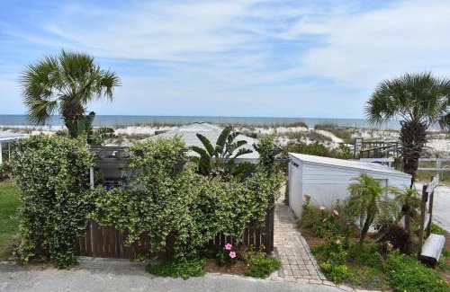 St. Augustine Beach House | Cottage Four DIRECT OCEANFRONT Romantic Cottage Best Beach - Walk to Restaurants - Downtown only 5 Miles