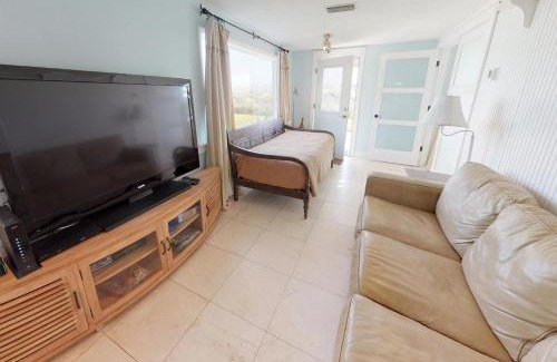 St. Augustine Beach House | Cottage Four DIRECT OCEANFRONT Romantic Cottage Best Beach - Walk to Restaurants - Downtown only 5 Miles