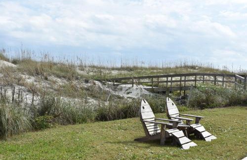St. Augustine Beach House | Cottage Four DIRECT OCEANFRONT Romantic Cottage Best Beach - Walk to Restaurants - Downtown only 5 Miles