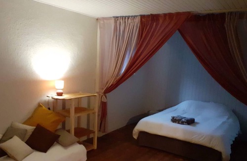 Saint-Jacques-des-Blats Cottage | Cottage 4-6 people 150m² in a quiet area in the mountains, 13min from the slopes.