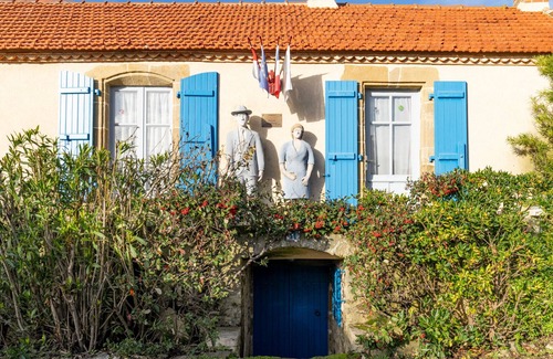 La Barre-de-Monts House | Cottage 'Gite Du Logis Du Capitaine' with Private Garden and Wi-Fi