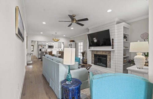 Atlantic Beach House | Cottage Glynis - 3 BR Home Steps to the Beach