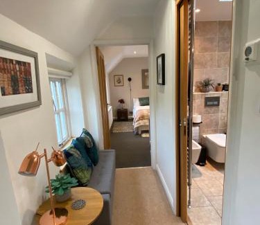 Gloucester Bed & Breakfast | Cottage Guest House Nr Cheltenham on Cotswold Edge