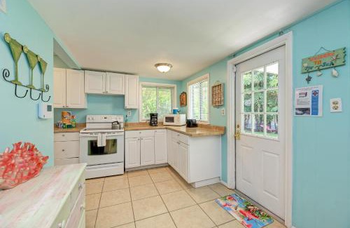 Bradenton Beach House | Cottage Haven-One Minute Walk To The Beach-Private Yards-Keyless Locks