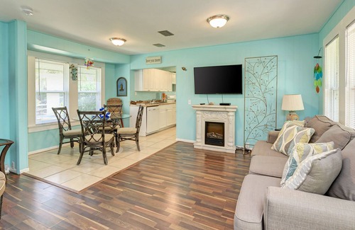 Bradenton Beach House | Cottage Haven-one Minute Walk To The Beach-private Yards-keyless Locks