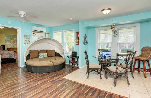 Bradenton Beach House | Cottage Haven-one Minute Walk To The Beach-private Yards-keyless Locks