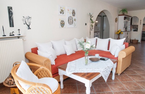 Balatonbereny House | Cottage, here lower of two separate flats, pool, sauna, climate