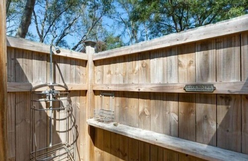 Isle of Palms Cottage | Cottage Home, IOP Classic,3br2ba, Beach&Park 3blks