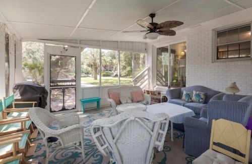 Isle of Palms Cottage | Cottage Home, IOP Classic,3br2ba, Beach&Park 3blks