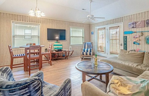 The Dunes Cottage | Cottage House - Steps to the Beach with Pool