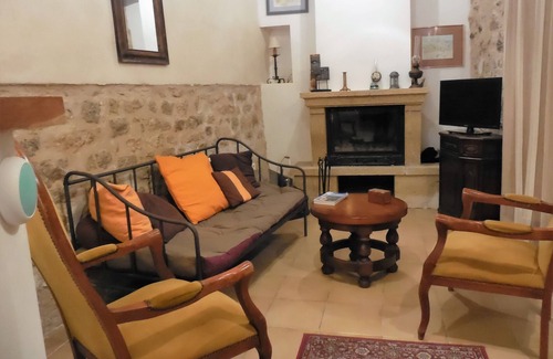 Reillanne House | Cottage in an old village house in Reillanne village park Luberon