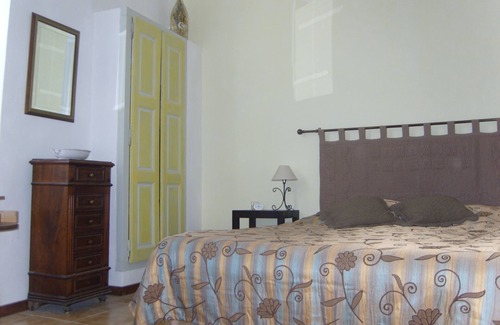 Reillanne House | Cottage in an old village house in Reillanne village park Luberon