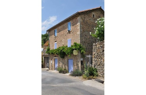 Gravieres Cottage | Cottage in Ardèche at the foot of greenhouse Bar