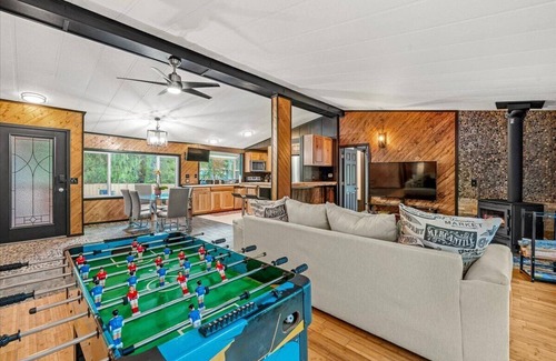 Camano Island Cottage | Cottage in Camano Island w/hot tub & large deck -7 min the Cama Beach State Park