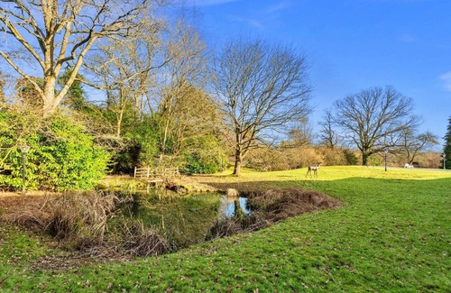 Crawley Down Cottage | Cottage in Crawley Down with Hot Tub & Tennis