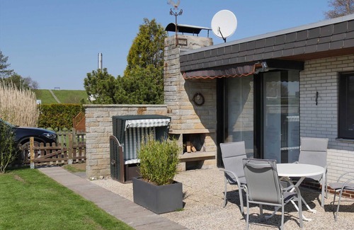 Tossens Apartment | Cottage in front of the dike