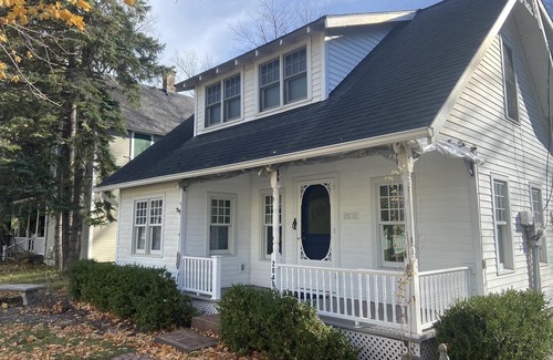 Bay View Cottage | Cottage in historic Bay View close to waterfront & walking trails