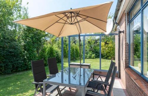 Sint Maartensvlotbrug House | Cottage in Netherlands with Garden & BBQ