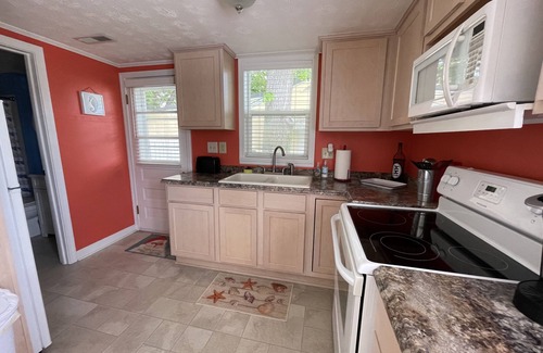 Buckeye Lake Cottage | Cottage in resort style area, across from Buckeye Lake bars/restaurants!