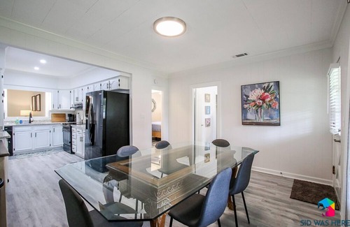 Richmond Hill House | Cottage in Richmond Hill, Pet Friendly w/King Bed