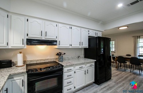 Richmond Hill House | Cottage in Richmond Hill, Pet Friendly w/King Bed