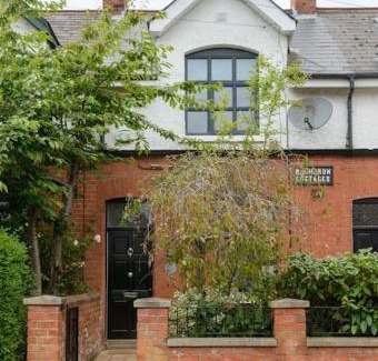 Queens Quarter House | Cottage in the City The Wolff Rathdrum Cottages