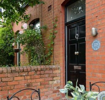 Queens Quarter House | Cottage in the City The Wolff Rathdrum Cottages