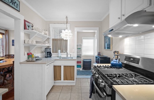 Historic District House | Cottage in the Heart of Downtown Beaufort Historic Area 5-min walk to River!