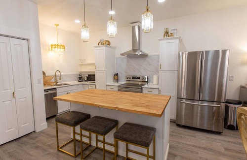 Fairbanks House | Cottage in the hills with room for the whole family!