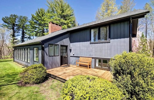 Lakeville House | Cottage in the woods