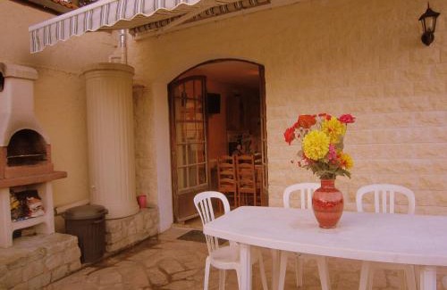 Brou-sur-Chantereine House | Cottage in Vaires-sur-Marne near Forest & Lake