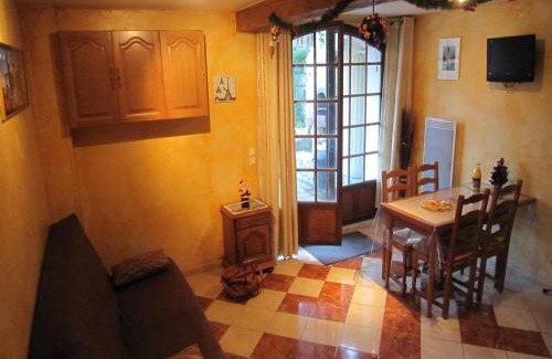 Brou-sur-Chantereine House | Cottage in Vaires-sur-Marne near Forest & Lake