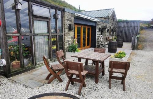 Meltham House | Cottage incredible views off grid private dog friendly garden cosy
