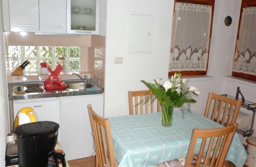 Babici House | Cottage Iris in the countryside, quiet area, Biribaci-Umag, WiFi, parking