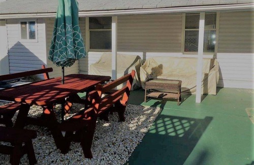 Bradley Beach House | COTTAGE IS ONE BLOCK TO BEACH W/PRIVATE BACK YARD. WIFI & OUTSIDE SHOWER.