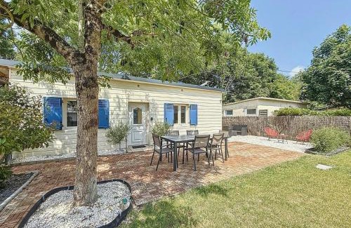 Jullouville House | Cottage, L étrille, WIFI gratuit, proche de la mer, jardin, terrasse