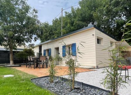 Jullouville House | Cottage, L étrille, WIFI gratuit, proche de la mer, jardin, terrasse