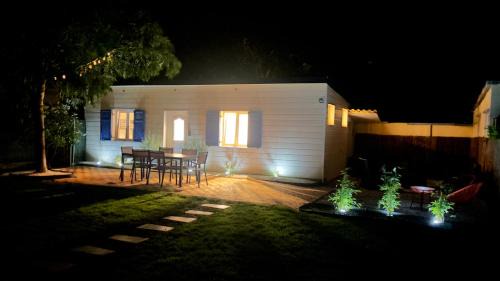 Jullouville House | Cottage, L étrille, WIFI gratuit, proche de la mer, jardin, terrasse