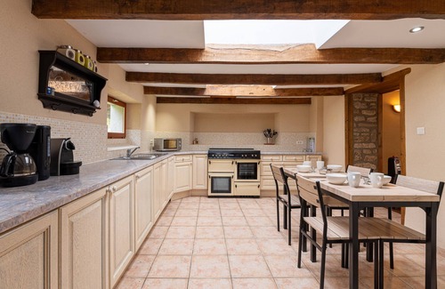 Quistinic House | Cottage 'La Maison Blanche' with Shared Pool, Shared Garden and Wi-Fi