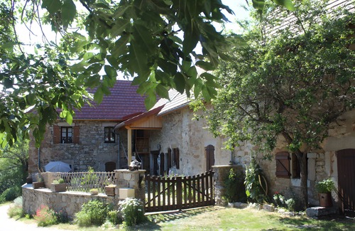 Les Cotes de Corps Cottage | Cottage 'Le Grand Gîte' with Lake View, Private Terrace and Wi-Fi