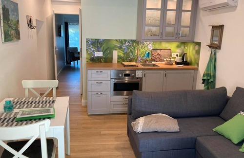 Puget Cottage | Cottage 'Le Romarin' with Shared Pool, Wi-Fi and Air Conditioning