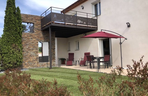 Theza Apartment | cottage les cypres garden view